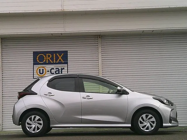 ヤリス ハイブリッド(トヨタ)の車両写真