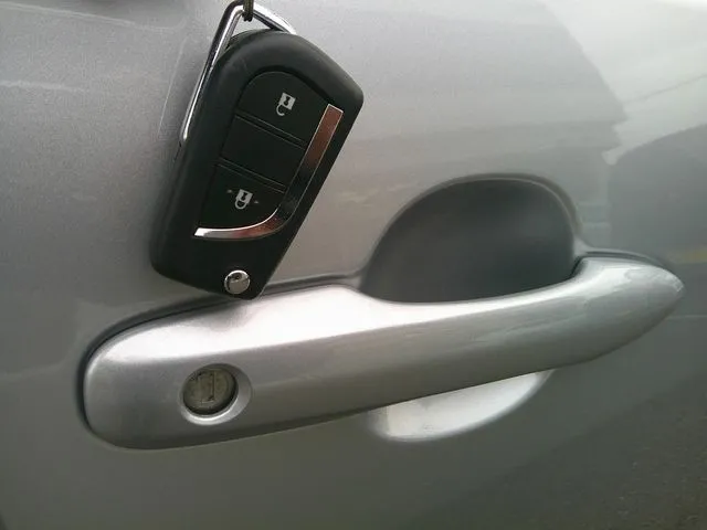 ヤリス ハイブリッド(トヨタ)の車両写真