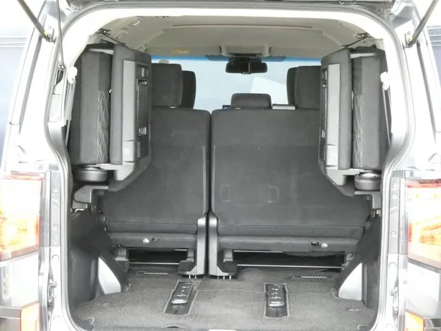 デリカ　Ｄ：５　４ＷＤ（ミツビシ）の車両写真