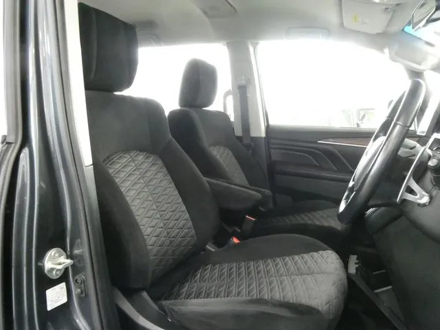 デリカ　Ｄ：５　４ＷＤ（ミツビシ）の車両写真