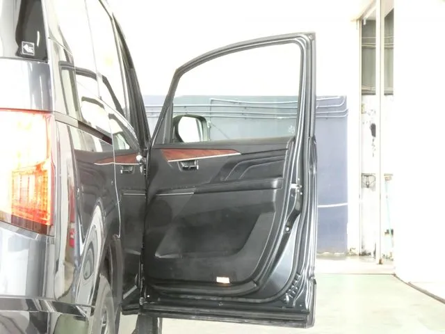 デリカ　Ｄ：５　４ＷＤ（ミツビシ）の車両写真