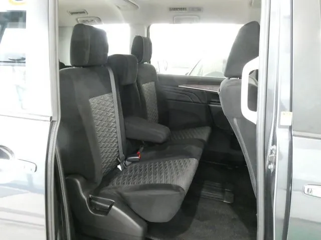 デリカ　Ｄ：５　４ＷＤ（ミツビシ）の車両写真