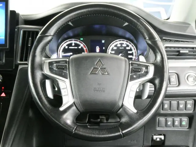 デリカ　Ｄ：５　４ＷＤ（ミツビシ）の車両写真