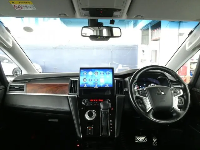 デリカ　Ｄ：５　４ＷＤ（ミツビシ）の車両写真