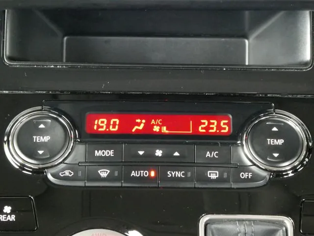 デリカ　Ｄ：５　４ＷＤ（ミツビシ）の車両写真