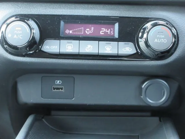 ノート(ニッサン)の車両写真