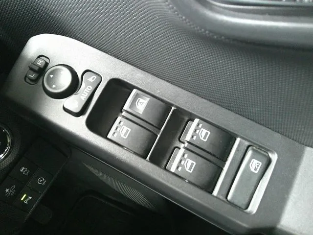 ダイハツ　タフト