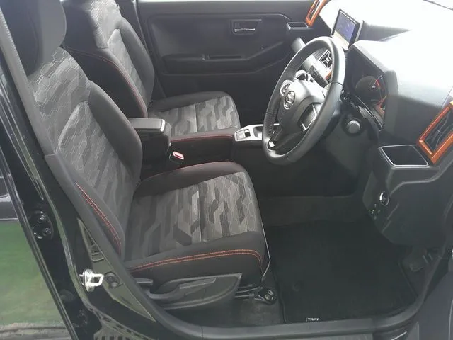 ダイハツ　タフト