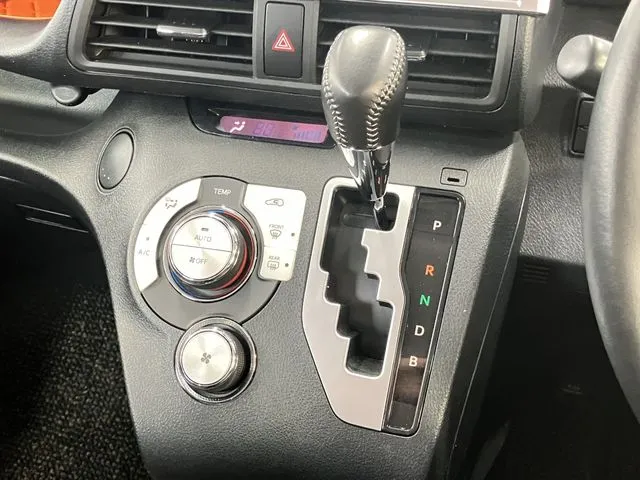 シエンタ ハイブリッド(トヨタ)の車両写真