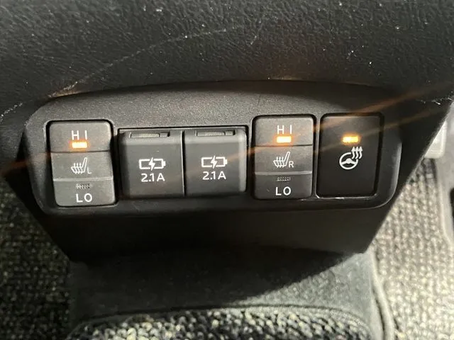 シエンタ ハイブリッド(トヨタ)の車両写真