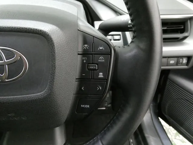 プリウス（トヨタ）の車両写真