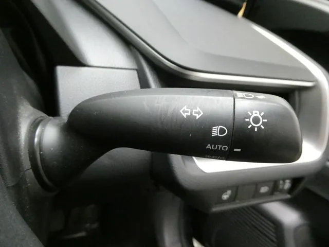 プリウス（トヨタ）の車両写真