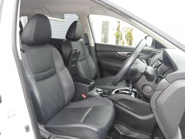 エクストレイル　ハイブリッド　４ＷＤ（ニッサン）の車両写真