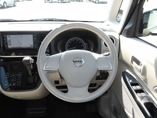 デイズ　ルークス（ニッサン）の車両写真