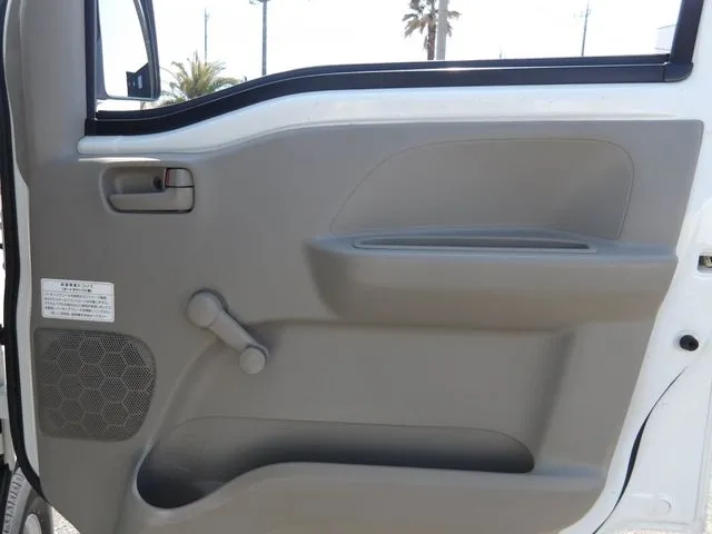 ＮＶ１００クリッパー（ニッサン）の車両写真