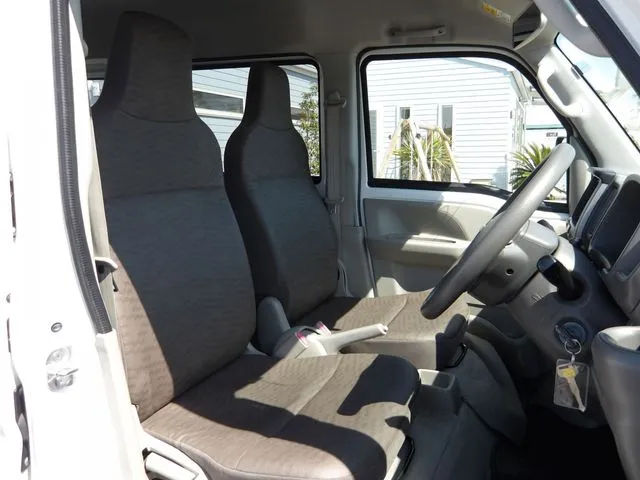 ＮＶ１００クリッパー（ニッサン）の車両写真