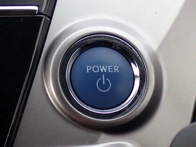 トヨタ　プリウス　アルファ