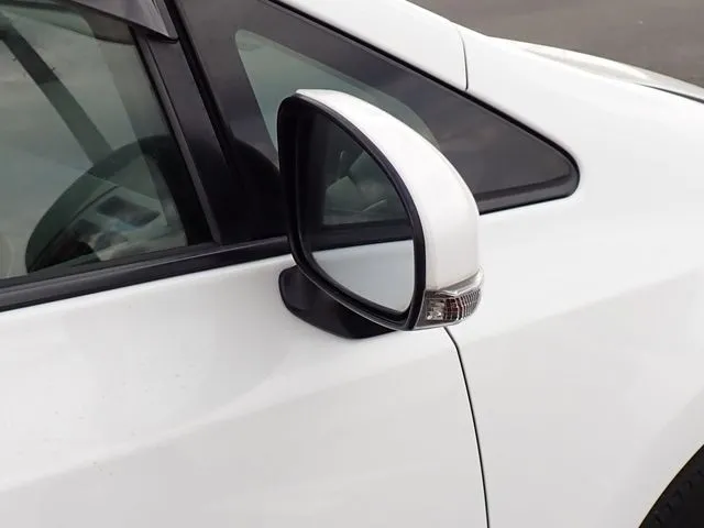 トヨタ　プリウス　アルファ