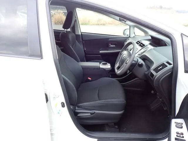 トヨタ　プリウス　アルファ