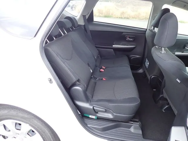 トヨタ　プリウス　アルファ