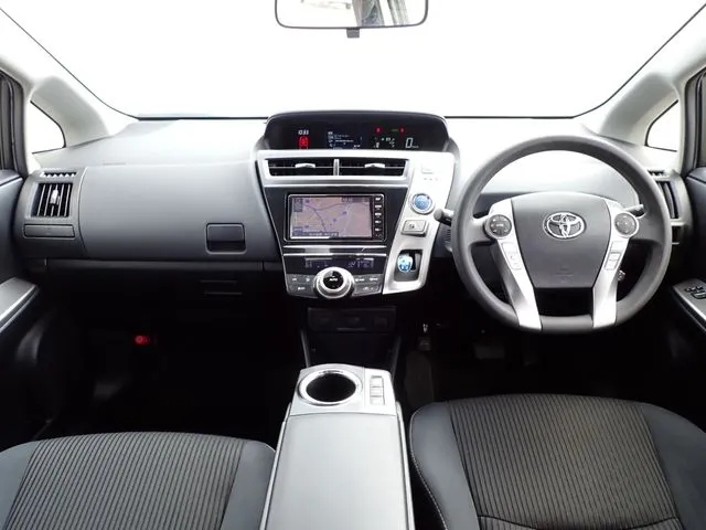 トヨタ　プリウス　アルファ