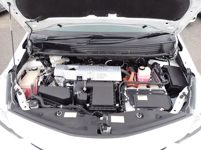 トヨタ　プリウス　アルファ