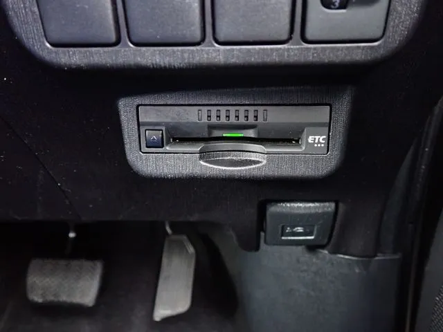 トヨタ　プリウス　アルファ