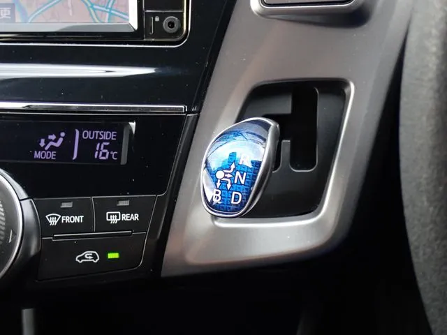 トヨタ　プリウス　アルファ