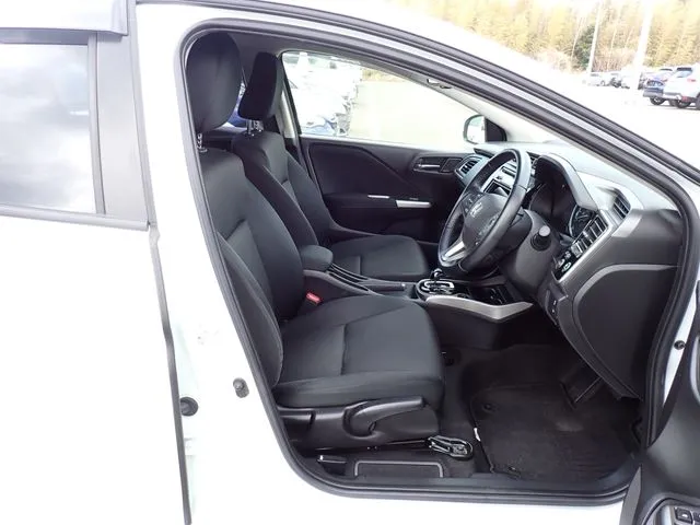 グレイス　ハイブリッド（ホンダ）の車両写真