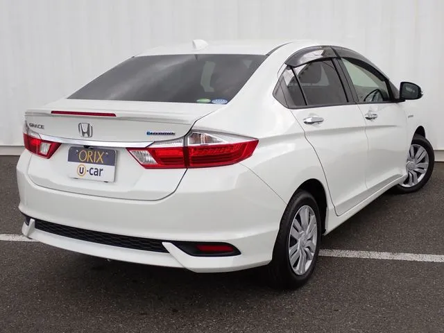 グレイス　ハイブリッド（ホンダ）の車両写真