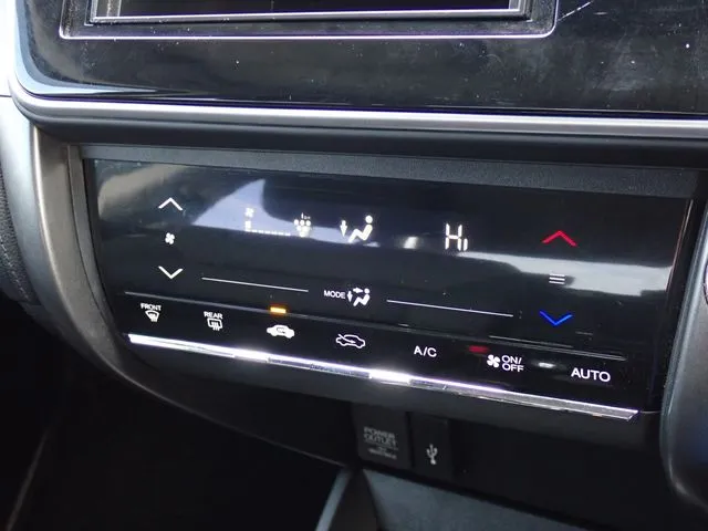 グレイス　ハイブリッド（ホンダ）の車両写真