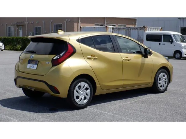 アクア（トヨタ）の車両写真