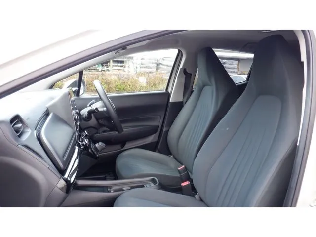 アクア（トヨタ）の車両写真