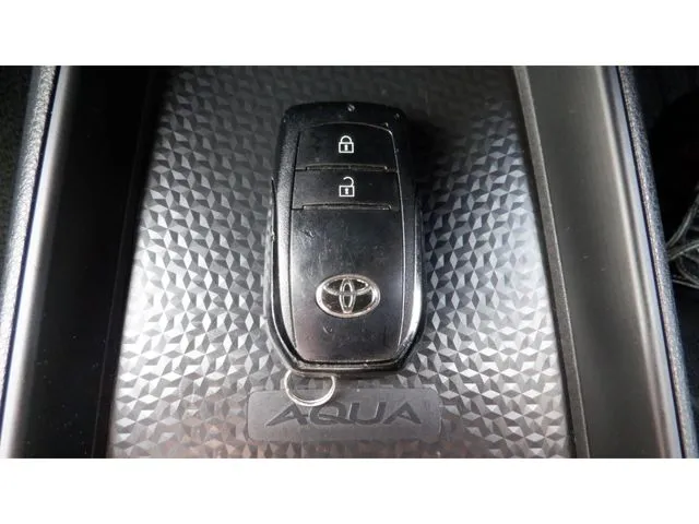 アクア（トヨタ）の車両写真