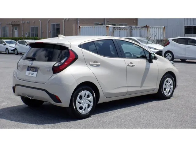 アクア（トヨタ）の車両写真