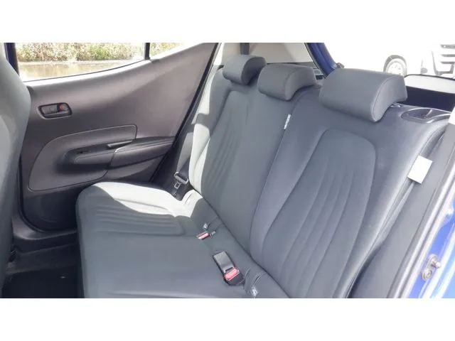 アクア（トヨタ）の車両写真