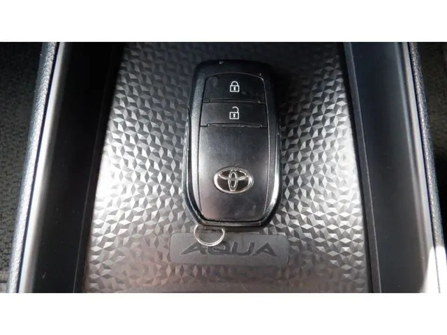 アクア（トヨタ）の車両写真