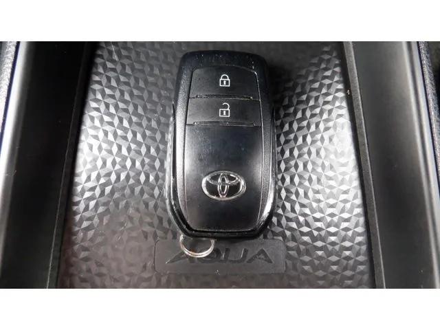 アクア（トヨタ）の車両写真