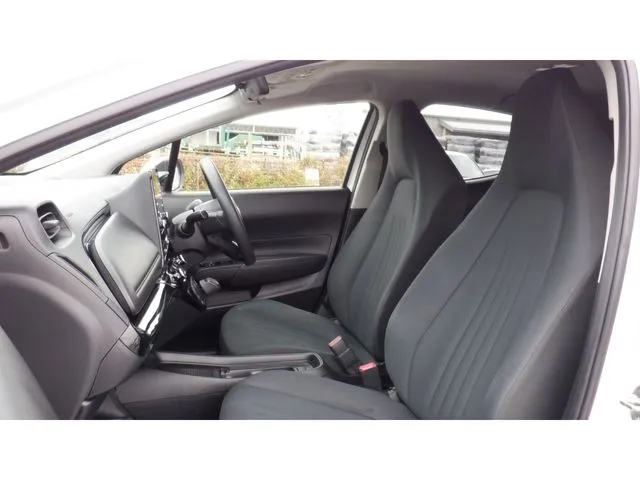 アクア（トヨタ）の車両写真