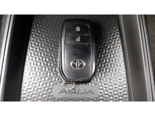アクア（トヨタ）の車両写真