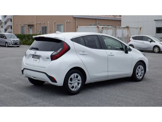 アクア（トヨタ）の車両写真