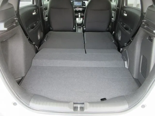 フィット e:HEV 4WD(ホンダ)の車両写真