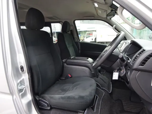 ハイエースバン　２ＷＤ（トヨタ）の車両写真