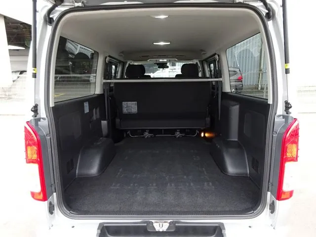 ハイエースバン　２ＷＤ（トヨタ）の車両写真