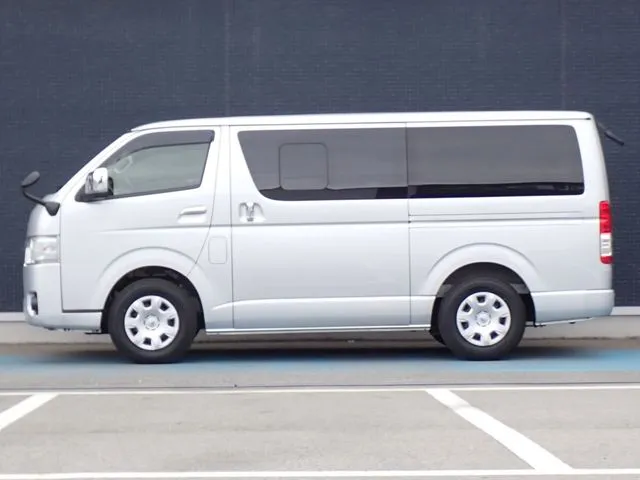 ハイエースバン　２ＷＤ（トヨタ）の車両写真