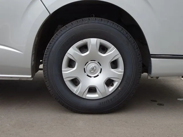 ハイエースバン　２ＷＤ（トヨタ）の車両写真