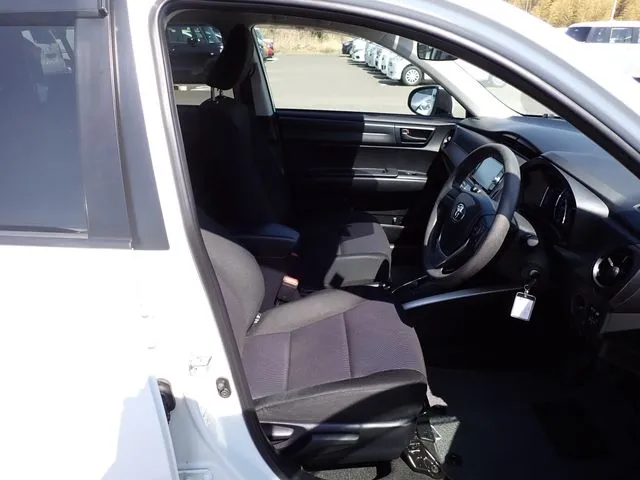 カローラフィールダー　ハイブリッド（トヨタ）の車両写真