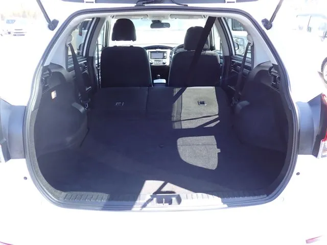 カローラフィールダー　ハイブリッド（トヨタ）の車両写真