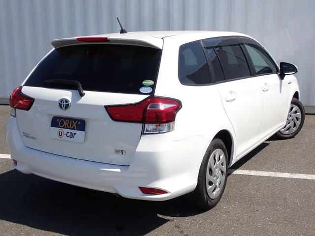 カローラフィールダー　ハイブリッド（トヨタ）の車両写真