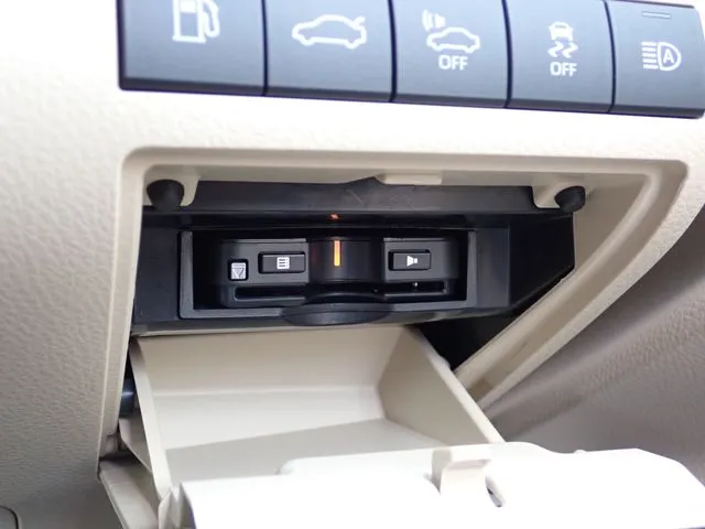 カムリ ハイブリッド(トヨタ)の車両写真